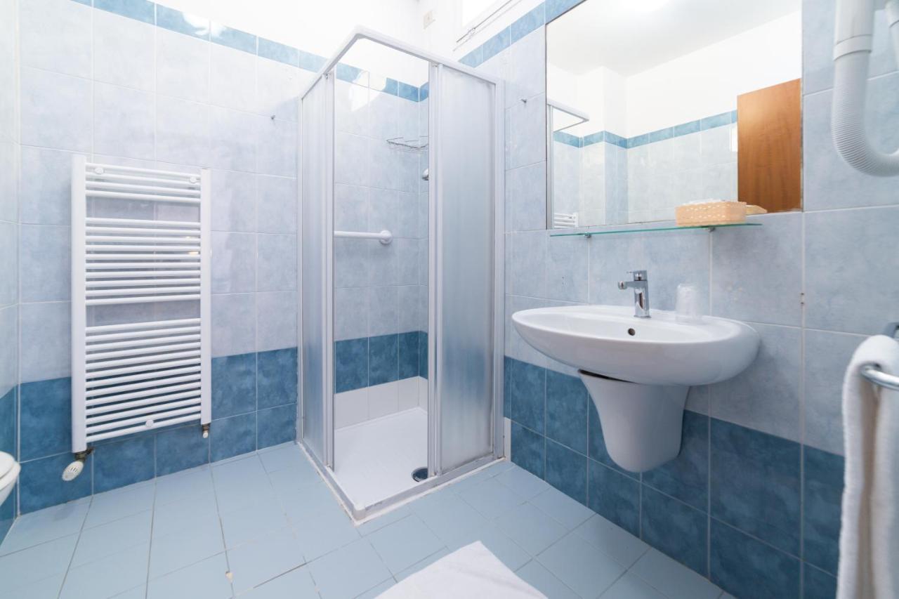 Hotel Royal Cattolica Luaran gambar