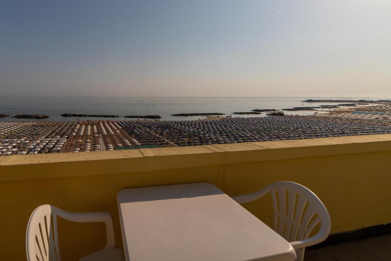 Hotel Royal Cattolica Luaran gambar