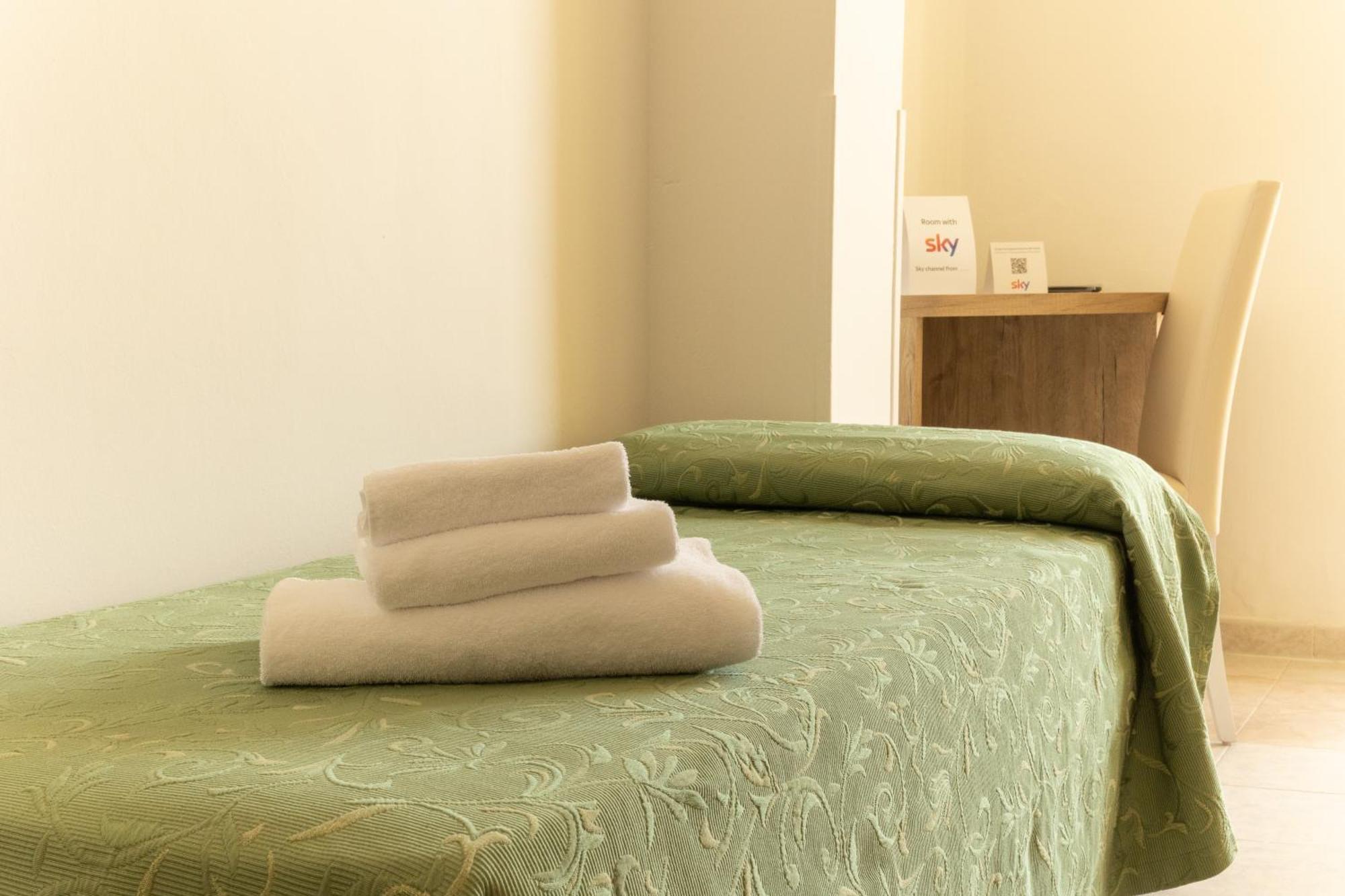 Hotel Royal Cattolica Luaran gambar