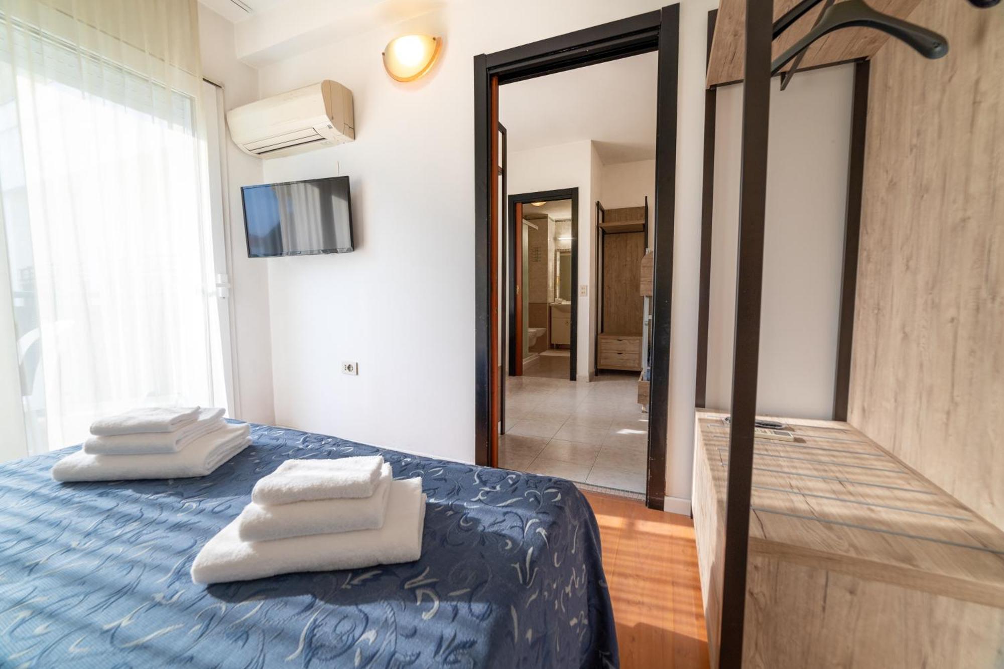 Hotel Royal Cattolica Luaran gambar