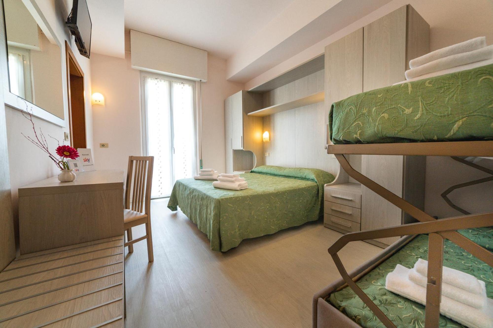Hotel Royal Cattolica Luaran gambar