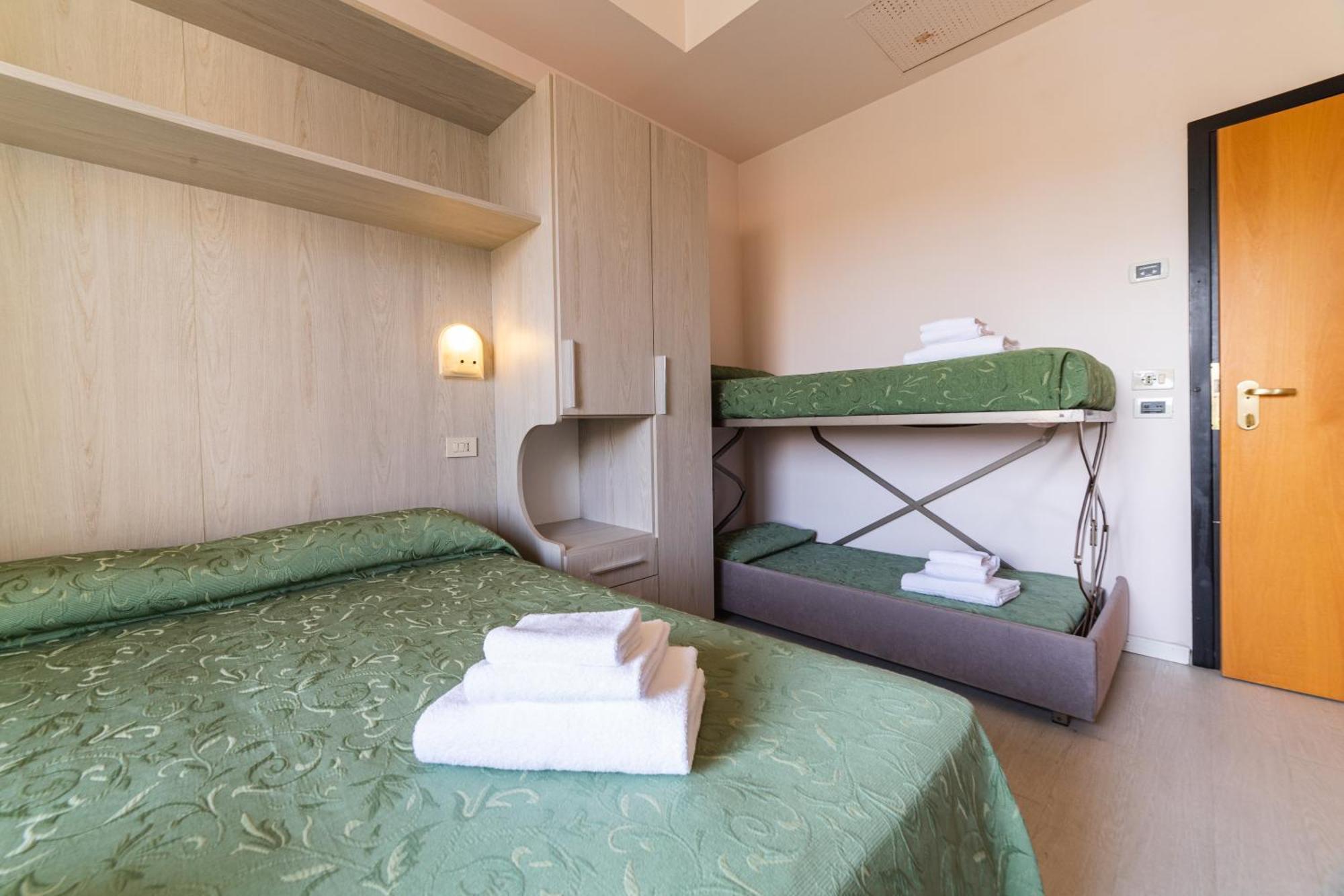 Hotel Royal Cattolica Luaran gambar