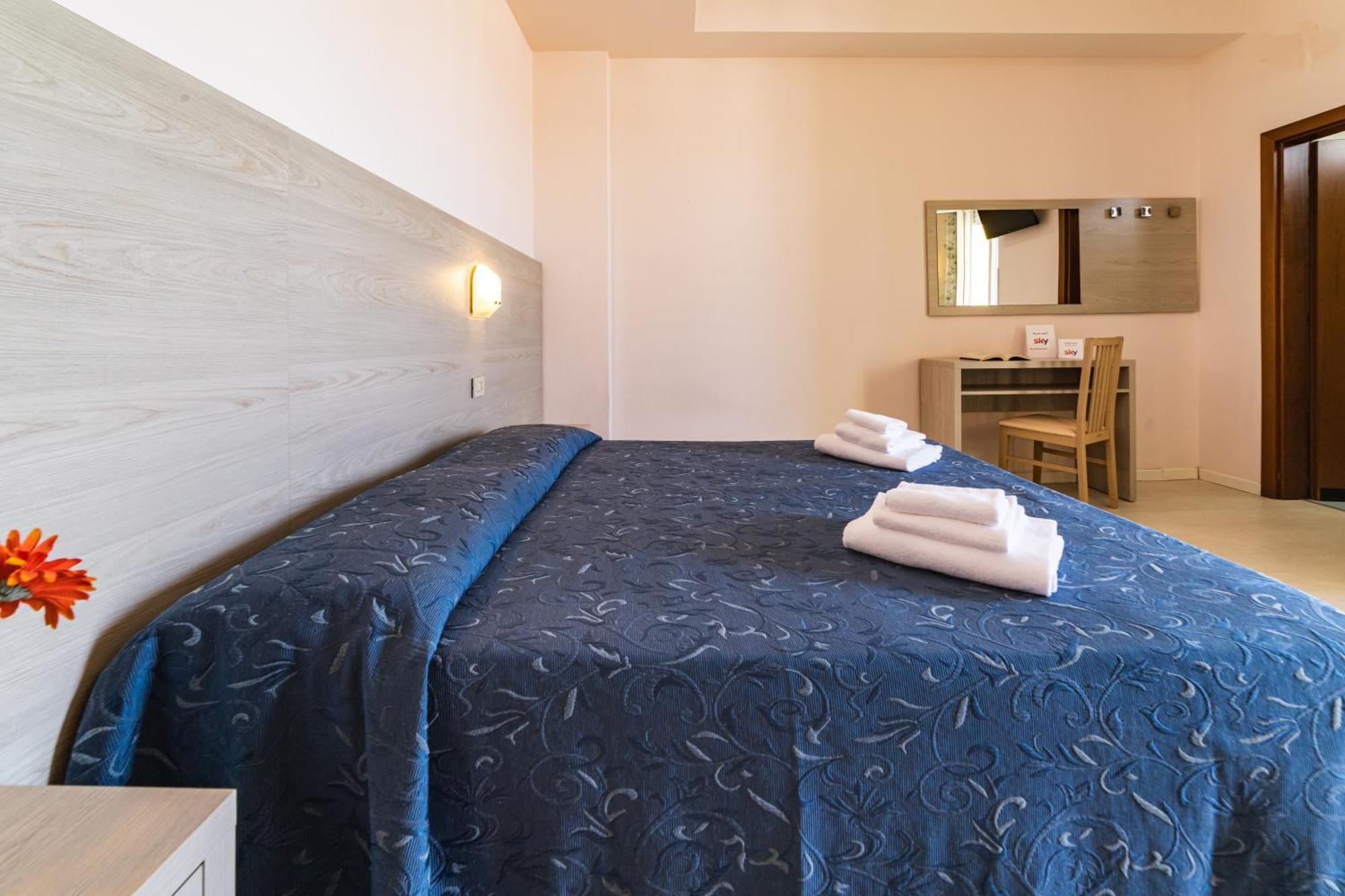 Hotel Royal Cattolica Luaran gambar