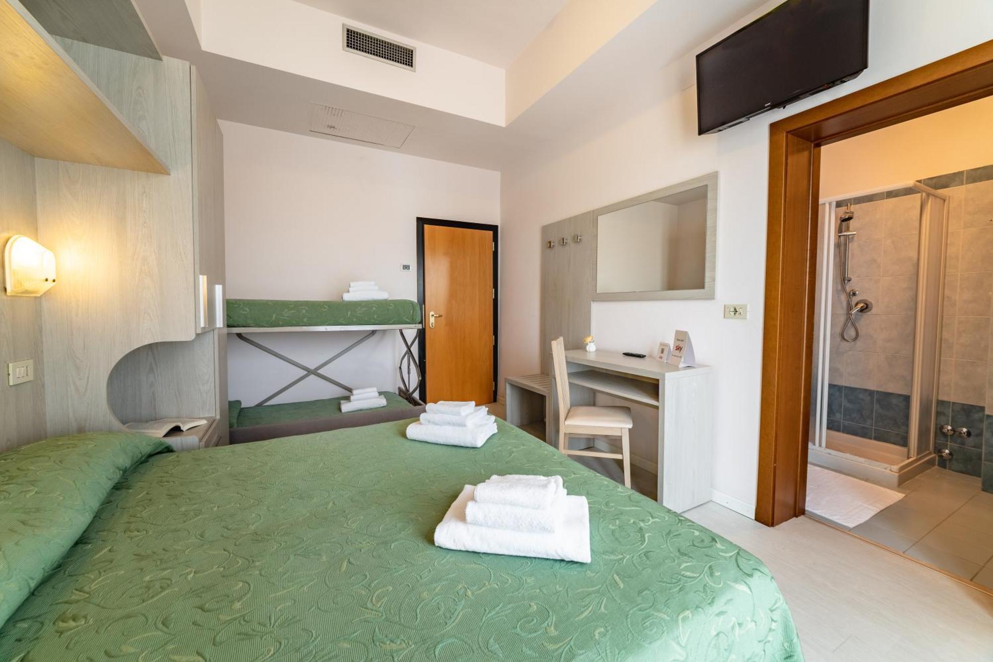 Hotel Royal Cattolica Luaran gambar