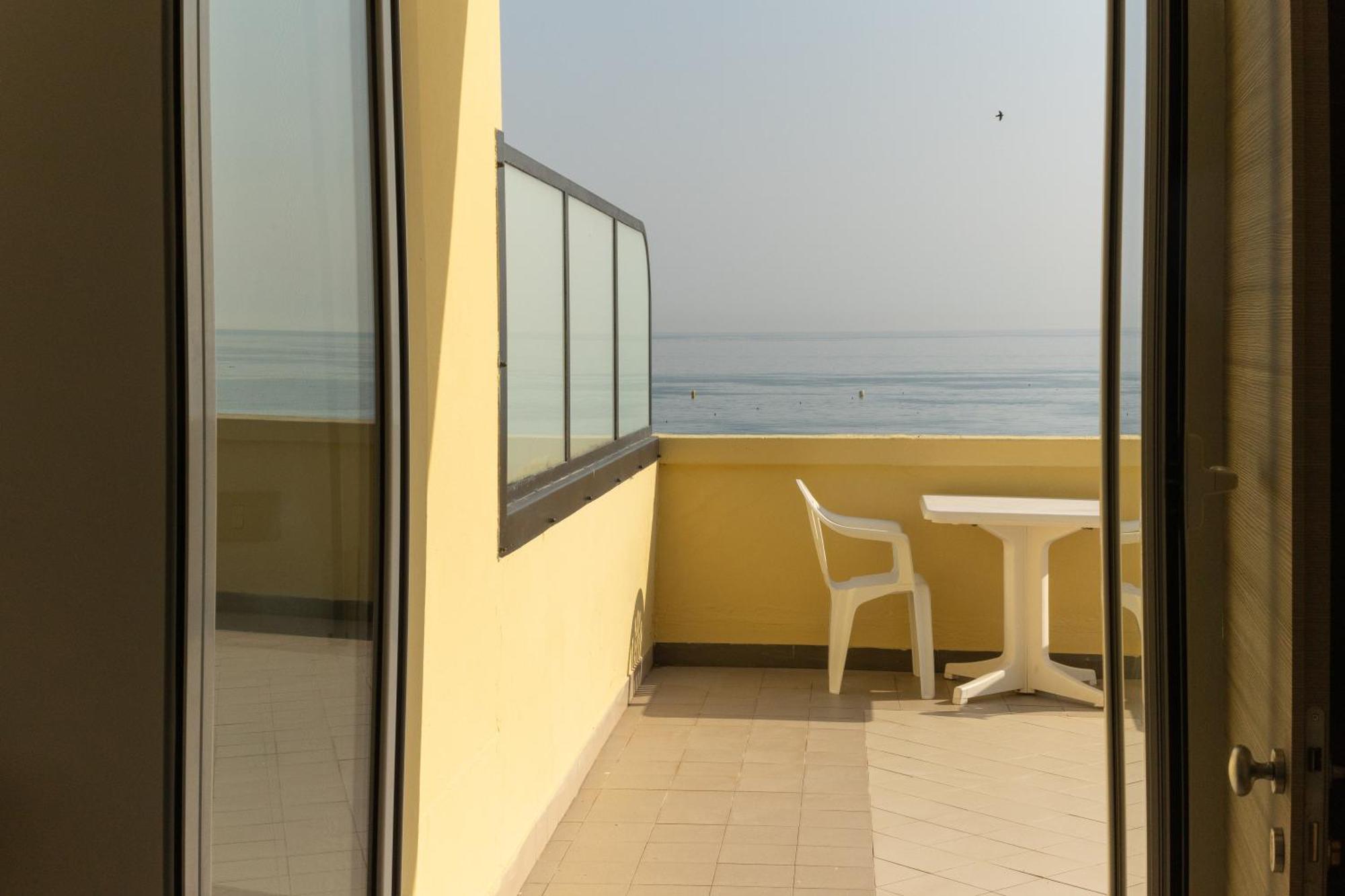 Hotel Royal Cattolica Luaran gambar